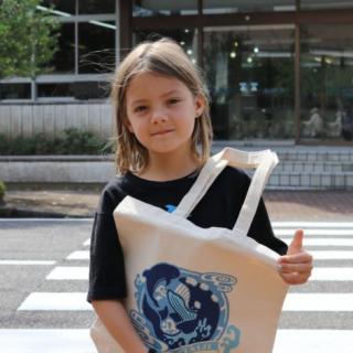 Imogen Kiely delivers letter to Mayor of Taiji