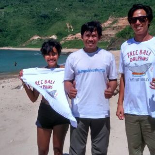 #FreeBaliDolphins puppet show tour at the Ripcurl Kids Surf Competition